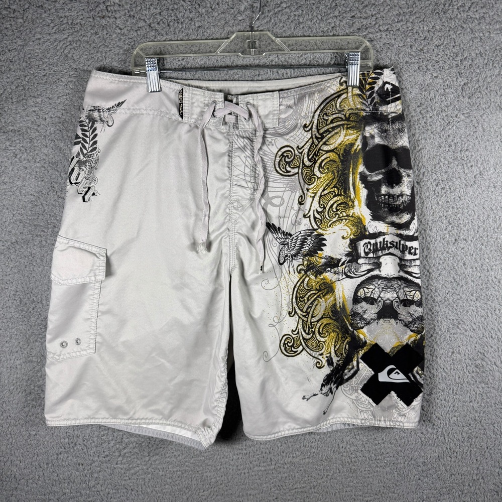 Quiksilver Mens Gray Skull Graphic Board Shorts Swim Trunks Size 34 Y2K Gothic